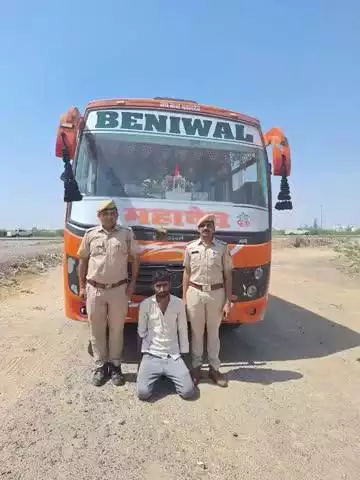 #Balotra: पचपदरा रिफाईनरी में चोरी करने वाली शातिर गैंग का एक और सदस्य गिरफ्तार।

मुल्जिम मुलाराम सहित घटना में प्रयुक्त वाहन बस जब्त।

#BalotraPolice #TheftGang #Pachpadra