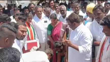 అడ్డ గూడూరు: మానాయికుంటలో ఇందిరమ్మ ఇళ్లకు శంకుస్థాపన చేసిన తుంగతుర్తి ఎమ్మెల్యే మందుల సామేల్