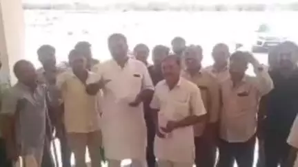 गडरारोड: हरसानी गांव में भीषण जल संकट, ग्रामीणों ने किया विरोध प्रदर्शन