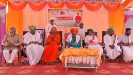 ಬಬಲೇಶ್ವರ: ಕುಮಠೆ ಗ್ರಾಮದ ಗುರು ಚಕ್ರವರ್ತಿ ಸದಾಶಿವ ಮುತ್ಯಾರ ಮೂರ್ತಿ ಪ್ರತಿಷ್ಠಾಪನೆ, ಕಳಸಾರೋಹಣ