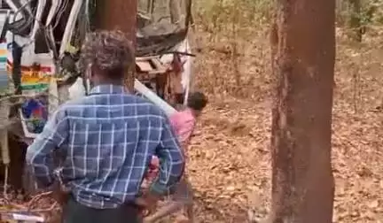 ବଣେଇ: ରେଙ୍ଗାଳବେଡା ଛକ ନିକଟରେ ଟ୍ରଲର ଦୁର୍ଘଟଣା ଗ୍ରସ୍ତ, ଚାଳକ ଗୁରୁତର