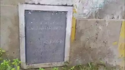 கீழக்கரை: பத்ராதரவையில் சேதமடைந்துள்ள சுகாதார வளாகத்தை அனுமதி பெறாமல் இடித்ததற்கு மக்கள் எதிர்ப்பு #localissue