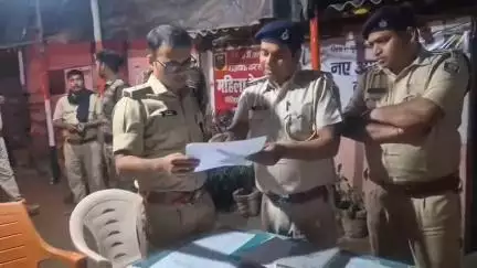 रामगढ़वा: पूर्वी चंपारण के मोतिहारी पुलिस अधीक्षक स्वर्ण प्रभात ने जिले के रामगढ़वा थाना का किया औचक निरीक्षण