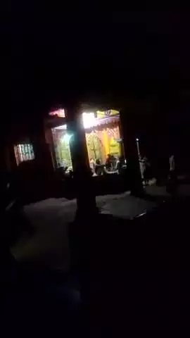 kareda ganv main mandir par log baten karte hue#rajgharh