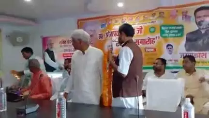 भाजपा के नवनियुक्त जिला अध्यक्ष ओमप्रकाश राय जी का जमानिया नगर पालिका अध्यक्ष जयप्रकाश गुप्ता जी ने जोरदार स्वागत किया..
