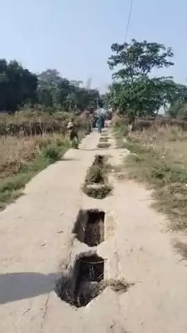 rajpur avni nath baba ke get samne ka ye rod jis me sabhi patiya tuti hui hai par day kisi na kisi ko chot lagta hai @