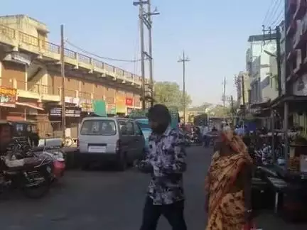 नासूर बन चुका,,नेहरू बस स्टैंड के पीछे रोड का अतिक्रमण,बसों के आने जाने का रास्ता बंद,#कलेक्टर #नगरपालिका#न्यूज