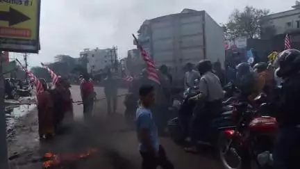 Ranchi ke loha dih me jam kiya gaya road