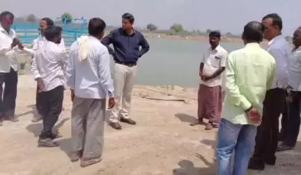 ಸಿರವಾರ: ಹೊಕ್ರಾಣಿ ಕುಡಿಯುವ ನೀರಿನ ಕೆರೆಗೆ ಜಿ.ಪಂ ಸಿಇಒ ಭೇಟಿ ನೀರಿನ ಮಟ್ಟದ ಪರಿಶೀಲನೆ