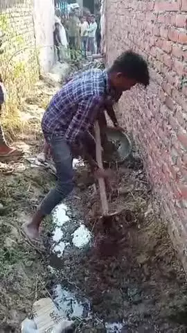 आंवला के गांव जोगीठेर में भोलेराम के घर के रास्ता पर 
सुनील %जगदीश ने बनाया ज़बरदस्ती घर मना करने पर किया गाली गलौज मार,