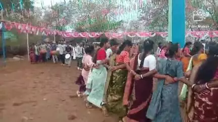 चाईबासा से साटे पता गुईरा गांव में तेज़ बारिश आंधी तूफान के बीच में बड़ी धूमधाम से मांगे पर्व मनाया गया है।