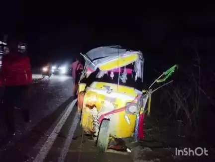 రాయపర్తి: పట్టణ శివారులో లారీ ఆటోను ఢీకొని వ్యక్తికి తీవ్ర గాయాలు