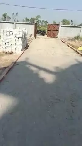 जिला हरिद्वार के गांव मुटकाबाद में पानी की टंकी परिसर के अंदर गलत तरीके से किया जा रहा है