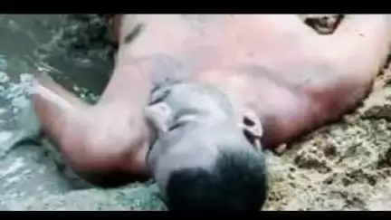 నేరేడుగొమ్ము: వైజాగ్ కాలనీకి విహార యాత్రకు వచ్చి, కృష్ణా నది తీరంలో హైదరాబాద్‌కు చెందిన యువకుడు నీటిలో మునిగి మృతి