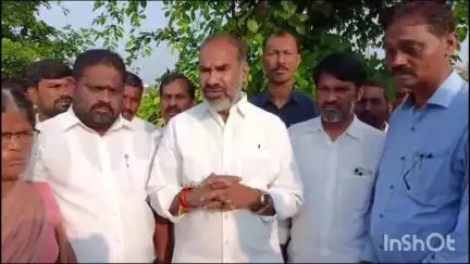 చందుర్తి: దేవుని తండా,జలపతి తండాలో వడగండ్ల వర్షంతో దెబ్బతిన్న పంట పొలాలను పరిశీలించిన ఎమ్మెల్యే ఆది శ్రీనివాస్