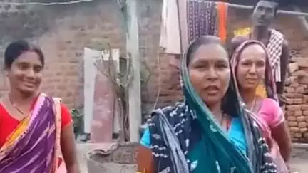 କୋମନା: ଡୋଙ୍ଗରିଗୁଡା ଗ୍ରାମ ପରିସରରେ ଗାଁ ରେ ପାଣି ସମସ୍ୟା ନେଇ ପ୍ରତିକ୍ରିୟା ରଖିଲେ ଗ୍ରାମର ଜଣେ ମହିଳା #jansamasya