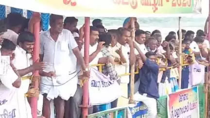 இலுப்பூர்: அண்ணா வாசலில் நடைபெற்ற ஜல்லிக்கட்டு நிறைவு அதிமுக திமுக போட்டி போட்டு கொண்டு பரிசு கொடுத்த ஜல்லிக்கட்டு போட்டி