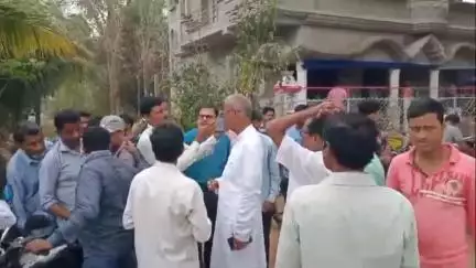 মোহনপুর: শিলা বৃষ্টি ও কালবৈশাখী ঝড়ে ক্ষতিগ্রস্ত মোহনপুরের একাধিক এলাকা পরিদর্শন করলেন বিধায়ক