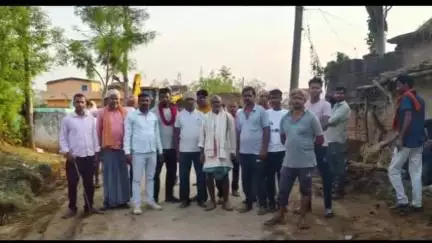 मयूरहंड: पेटादौरी गांव में ग्रामीणों ने सड़क को अतिक्रमण मुक्त कराया