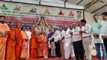 ಕೊಟ್ಟೂರು: ಕೊಟ್ಟೂರು ಪಟ್ಟಣದ ಚಾಾನುಕೋಟೆ ಮಠದಲ್ಲಿ ಶ್ರೀ ಆದಿ ಜಗದ್ಗುರು ಪಂಚಾಚಾರ್ಯ ಯುಗಮಾನೋತ್ಸವ ಮತ್ತು ಅಡ್ಡ ಪಲ್ಲಕ್ಕಿ ಉತ್ಸವ