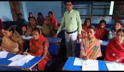 करौं: करौ प्रखंड में रविवार दोपहर 12 बजे उल्लास नवभारत साक्षरता कार्यक्रम के तहत मूल्यांकन परीक्षा आयोजित की गई, जिसमें 19
