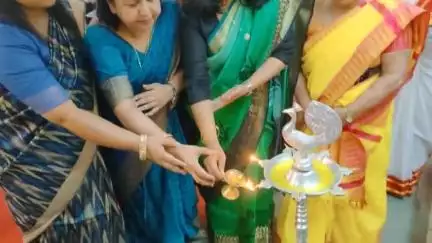 आनन्दराम ढांढनियाँ सरस्वती विद्या मंदिर भागलपुर में मातृ शक्ति सम्मेलन का उद्घाटन समारोह में शामिल अधिकारीगण एवं अतिथि।