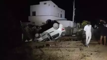 మోటకొండూరు: ముత్తిరెడ్డిగూడెం గ్రామంలోని వైన్స్ ఆవరణంలో టీవీఎస్ ఎక్సెల్‌ను ఢీ కొట్టిన కారు బోల్తా, వ్యక్తికి గాయాలు