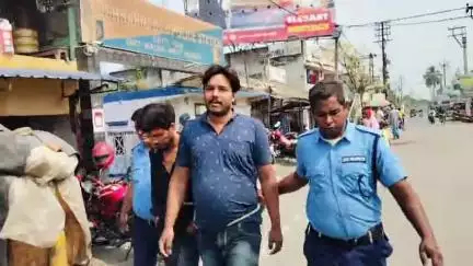কালিয়াচক ২: মদ্যপ অবস্থায় মারপিট করার অভিযোগে বাজেয়াপ্তি এলাকা থেকে গ্রেপ্তার 2, পেশ আদালতে