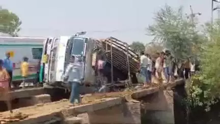 चन्दौली: तेज रफ्तार DCM पलटी, 15 गोवंशों की मौत 🚨
#faridabad #haryana #delhi #ncr #national #cow #viral