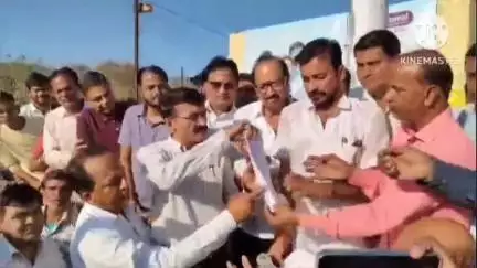 रामपुरा: नाबालिग से दुष्कर्म की घटना के विरोध में रामपुरा बंद रहा, नगरवासियों ने मौन जुलूस निकालकर ज्ञापन दिया