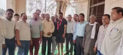 धर्मेंद्र मोहन उर्फ टीटू बनाए गए डॉ भीमराव अंबेडकर शोभा यात्रा के नए अध्यक्ष लोगों ने दी बधाइयां
#बेवर #भोगांव #नवीगंज #किसनी #कुसमरा