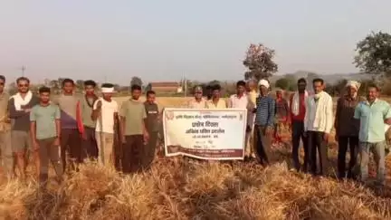 कृषि विज्ञान केंद्र ने डंगरहाई में प्रक्षेत्र दिवस मनाया,DBW-303 गेहूं की किस्म से 1 एकड़ में 22 क्विंटल का हुआ उत्पादन.