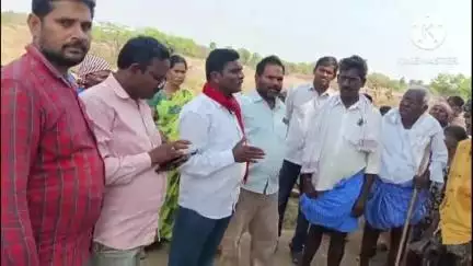 నర్సింహులపేట: కేంద్ర రాష్ట్ర ప్రభుత్వాలు ఉపాధి హామీ పథకాన్ని రద్దు చేసే కుట్ర చేస్తున్నారు నర్సింహులుపేటలో CPI ML న్యూడెమోక్రసీ నేతలు