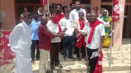 పెద్దవూర: శిరసానగండ్ల గ్రామంలో పేదల సాగు చేసుకుంటున్న భూమికి పట్టాలు ఇవ్వాలి: CPM జిల్లా కార్యదర్శి వర్గ సభ్యులు లక్ష్మీనారాయణ