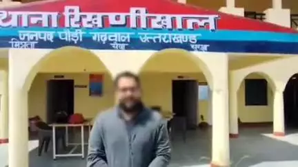 रिखणीखाल: रिखणीखाल पुलिस ने गुम हुए फोन को सकुशल फोन स्वामी के सुपुर्द किया, पुलिस का जताया आभार