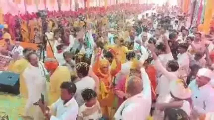 नेपानगर। के ग्राम सोनूद में श्रीमद् भागवत कथा का आयोजन किया जा रहा है। जिसमे आज श्री कृष्ण का जन्म उत्सव मनाया गया।