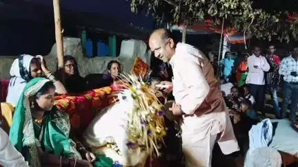 सिवनी में आयोजित वैवाहिक कार्यक्रम में मोहला मानपुर विधायक इन्द्रशाह मंडावी शामिल हुए, वर-वधू को दिए आशीर्वाद