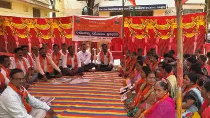 ಗಜೇಂದ್ರಗಡ: ಫಲಾನುಭವಿಗಳಿಗೆ ಇ-ಉತಾರ ವಿತರಣೆಯಲ್ಲಿ ತಾರತಮ್ಯ ಖಂಡಿಸಿ ನಗರದಲ್ಲಿ ಬಿಜೆಪಿ ಪ್ರತಿಭಟನೆ.