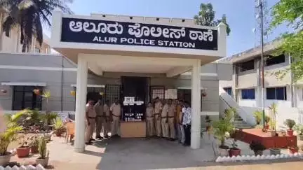 ಆಲೂರು: ಪಟ್ಟಣದಲ್ಲಿ ಆಲೂರು ಪೊಲೀಸರಿಂದ ಅಪ್ರಾಪ್ತ ಬಾಲಕನ ಬಂಧನ: 25 ಲಕ್ಷ ಮೌಲ್ಯದ ಚಿನ್ನಾಭರಣ ವಶ