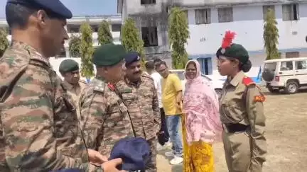 কালিয়াচক ২: এ জি জে এস হাই মাদ্রাসা প্রাঙ্গনে অনুষ্ঠিত ইলেভেন বেঙ্গল ব্যাটালিয়নের এনসিসির ক্যাম্প পরিদর্শন উপস্থিত এনসিসি সিও