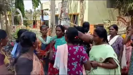 ಚಿಕ್ಕನಾಯಕನಹಳ್ಳಿ: ರಾಮನಹಳ್ಳಿ ಗ್ರಾಮದಲ್ಲಿ ಅಕ್ರಮ ಮದ್ಯ ಮಾರಾಟ ನಿಲ್ಲಿಸಲು ಮಹಿಳೆಯರ ಪರದಾಟ #localissue