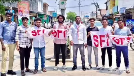 విద్యారంగ సమస్యలను పట్టించుకోవడం లేదంటూ శాయంపేట సెంటర్‌లో ఎస్ఎఫ్ఐ మండల కమిటీ ఆధ్వర్యంలో ప్రభుత్వానికి వ్యతిరేకంగా నిరసన