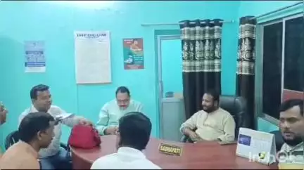 চাঁচল ২: চাচল ২ পঞ্চায়েত সমিতির সভাপতির কক্ষে বিভিন্ন বিষয় নিয়ে আলোচনা সারলেন বিধায়ক