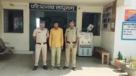 अश्लील फोटो वीडियो वायरल करने की धमकी देकर आत्महत्या करने के लिए प्रताड़ित करने वाले आरोपी को नवागढ़ पुलिस ने किया