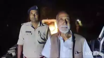 दिघवारा: दिघवारा थाना पुलिस ने दिखाई मानवता, शाम होने पर गाड़ी न मिलने पर वृद्ध को घर तक पहुंचाया