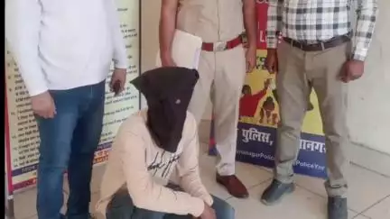 साइबरक्राइम पुलिस टीम ने महिला की फर्जी फेसबुक आईडी बनाने के मामले में सरस्वतीनगर से एक आरोपी को गिरफ्तार किया