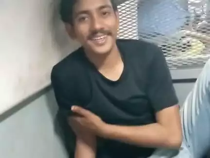 ट्रेन में बच्चे भीड़ लोग बहुत दौड़ मचाने लगे ट्रेन में भीड़ जनरल डब्बा हुआ फूल