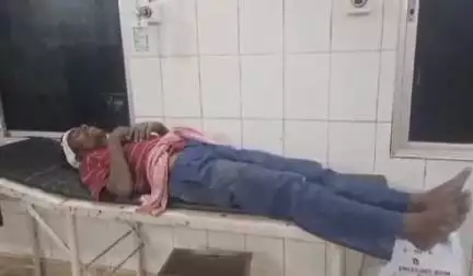 करौं: करों में अज्ञात वाहन की टक्कर से बाइक चालक गंभीर रूप से घायल, सदर अस्पताल में भर्ती
