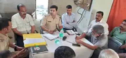 बरहरुवा: थाना परिसर में बुधवार को सरहुल, ईद और रामनवमी पर्व को लेकर शांति समिति की बैठक आयोजित