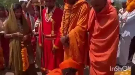 सुरगाणा: सरले दिगर येथे त्रिदिनी किर्तन महोत्सवास उपस्थित आंतरराष्ट्रीय महामंडलेश्वर रमणगिरी महाराज यांचेसह साधू महंताचे स्वागत